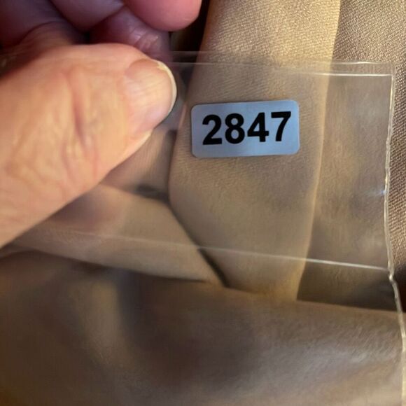 Chico’s size 4 Ponte knit tan capris - Picture 6 of 6